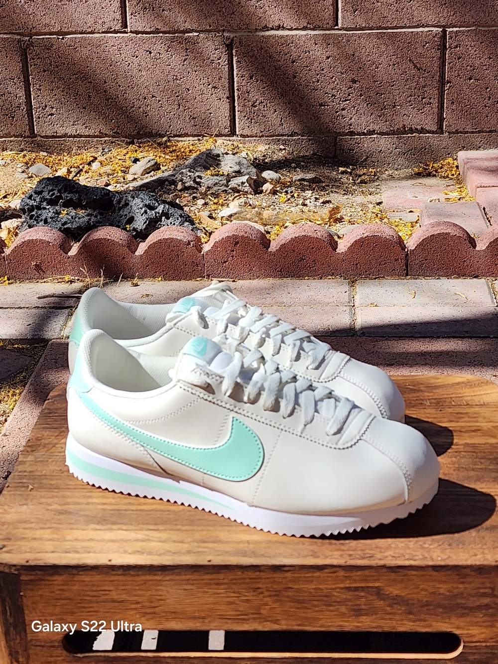 Nike Women’s Classic Cortez Mint Leather Sneakers Size 9 - Picture 3 of 9